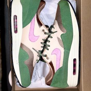 Air max 1 - olive & purple - men’s Sz 11 - used like new